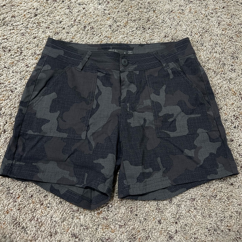 Women’s Prana Olivia Camouflage Print Shorts- size 6